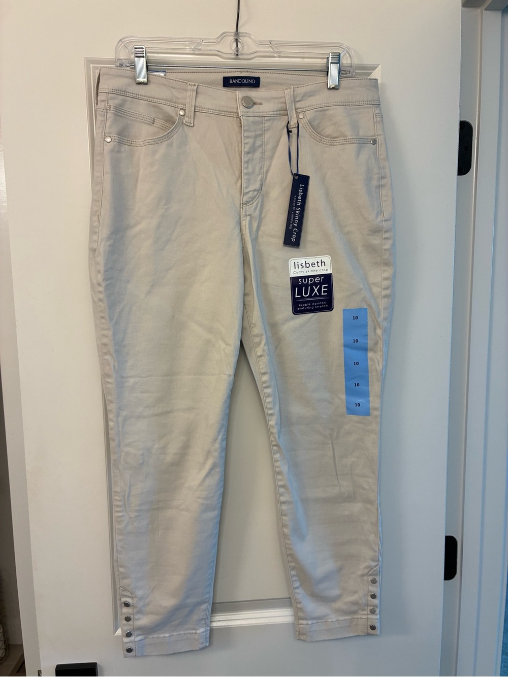 Bandolino Slim Straight Jeans in Light Beige